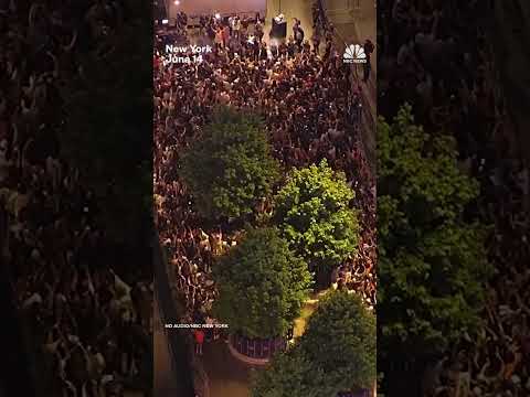 Bird's-eye views of Knicks fans celebrating