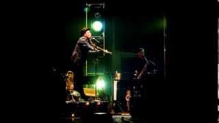 Tom Waits - Down In The Hole / Live