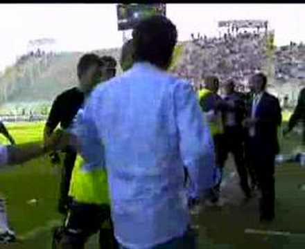 Calcio in culo di Baldini a Di Carlo in Parma-Catania 2-2