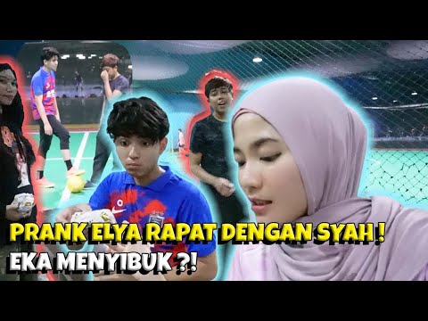 PRANK ELYA RAPAT DENGAN SYAH DEPAN AM DI FUTSAL ! EKA MENYIBUK ?!