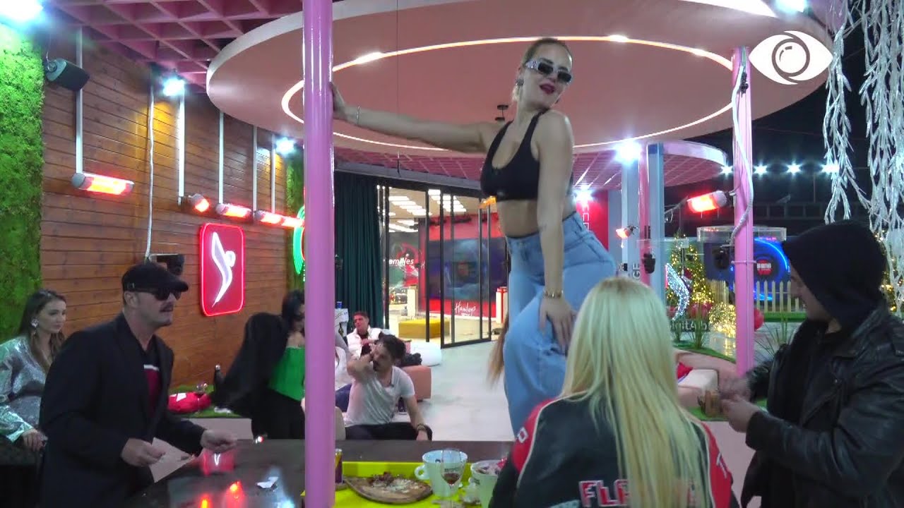 Ndizet Atmosfera/Kejvina dhe Mikela kërcejnë mbi tavolinë