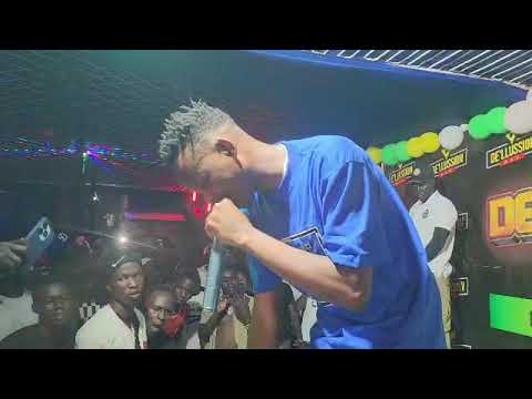 Big mosh receiving love from he’s funs in gulu city 🔥🔥🔥 Ronaldinho 🔥