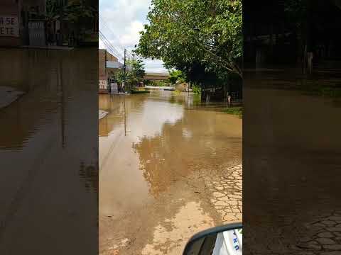 Alagou ruas e casas JARU RO