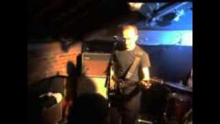 Hugh Cornwell at Cox's Yard playing No More Heroes