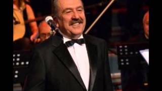 Kahraman ÖZLÜ-Yeşil Yaprak Arasında Kırmızı Gül Goncası (SABA)R.G.