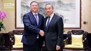Wang Yi se reúne con funcionario kazajo
