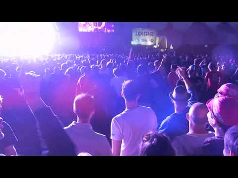 Greenday Pinkpop 2013 - Wall of Death Moshpit on American Idiot