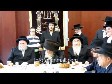 Toldos Avrohom Yitschok Rebbe Putting Up A Mezuza In Pozna - Sivan 5774