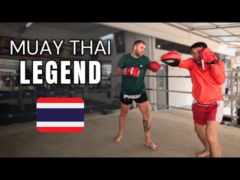 Training With 3x LUMPINEE CHAMPION Hippy Singmanee 🇹🇭 (Muay Thai In Bangkok)