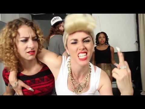 [PT-BR/Lyrics] Miley Cyrus We Can't Stop PARODY!! Key of Awesome #74 - PARÓDIA LEGENDADA