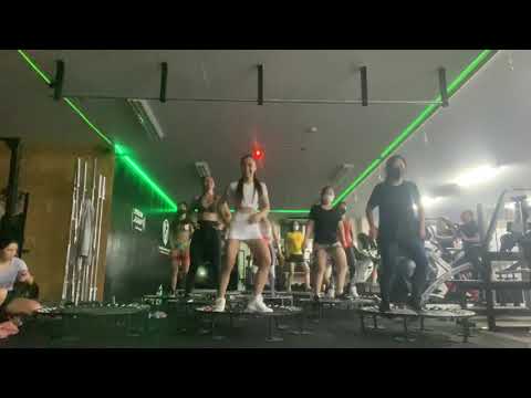 Fogo na Gasolina Sorriso Maroto, Parangolé, MC WM  / Strong Jump