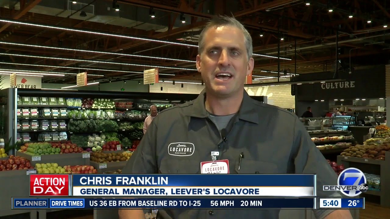 New grocery store has restaurants and a bar inside