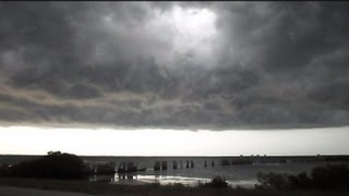 preview picture of video 'Scary Sky Over Tampa Bay Looks Like From The Movie War Of The Worlds'