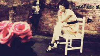 Bài hát Tiny Star - Nghệ sĩ trình bày moumoon / ムームーン