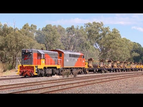 Australian EMD Diesel Locomotives T342 & S302 With Rail Reclamation Train (20/3/2010) - PoathTV