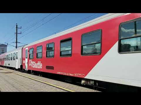 Abfahrt in Neumarkt Kallham: ÖBB 8073 080 weißer Steuerwagen ÖBB 1144er als Regionalzug nach Passau.