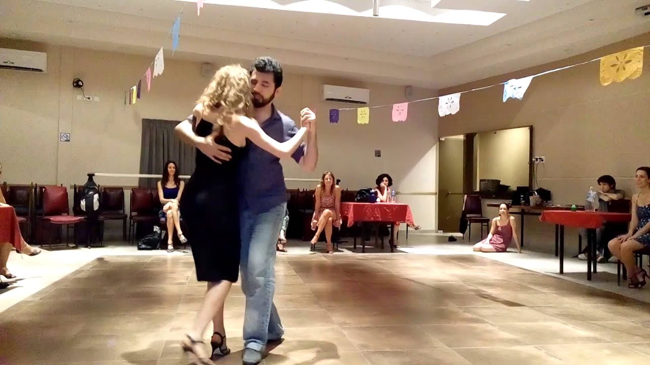Andres molina y Natacha bailan en brotango