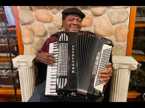 6342 - Black Excelsior Piano Accordion LMMM 41 120 $1999