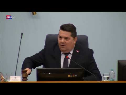 Vučinić prozvao Stevandića za krađu 20 miliona KM, a on ga izbacio iz skupštine