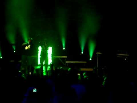 tinchey stryder & roachee/ n-dubz tour 09