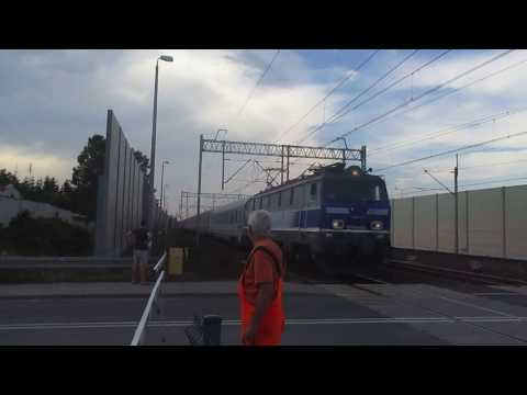 EP09-002 (EU: 150 013-7) z iC 8306 "MALCZEWSKi" (SŁUPSK-PRZEM.GŁ.) - przelot przez ŚW.KAT.