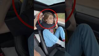 Dieser Vater zeigte seinem Sohn wie schnell sein Porsche beschleunigt und das ist seine Reaktion… 😳
