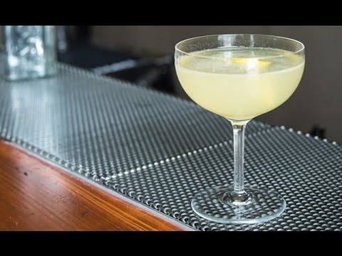 How to Make the Bee's Knees cocktail - Liquor.com