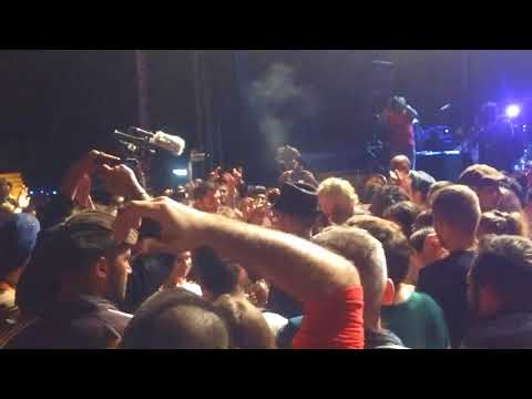 LA CARAVANE PASSE - Improvisation dans le public -  Live 2017 - Festival Mediterraneo