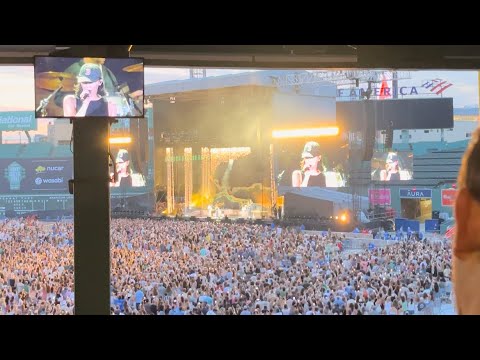 The moment Noah Kahan introduced Gracie Abrams - Everywhere Everything (Live Fenway Park 7/18/24)