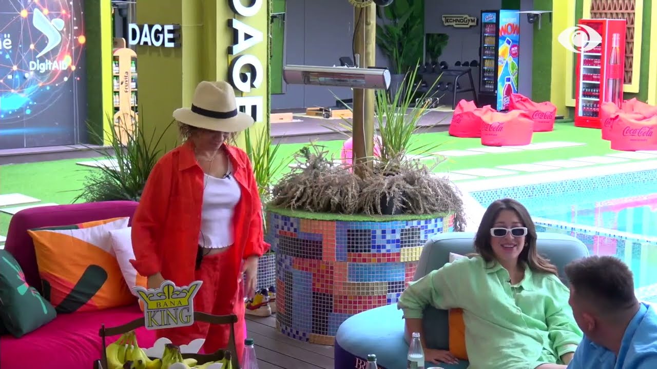 “Ma ha Prime-n”/ Banorët energjik dhe mes batutave, diskutojnë së bashku në oborr