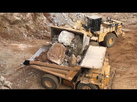 Caterpillar 992G Wheel Loader Loading Caterpillar & Komatsu Dumpers - Sotiriadis/Labrianidis Mining