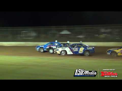 Modified Sedans: 4 Car Battle for the Win - Kingaroy Speedway