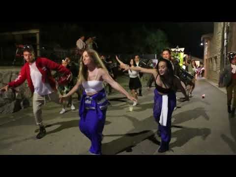 Divertido desfile de carrozasa en las fiestas de Pereña de la Ribera  
