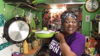 How to make Momma Cherri’s smothered pork chops