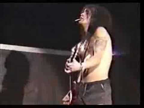 Slash Drunk Messes Up Welcome to the Jungle Intro
