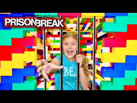 My SiSter EsCaPeD Lego Fort Jail!