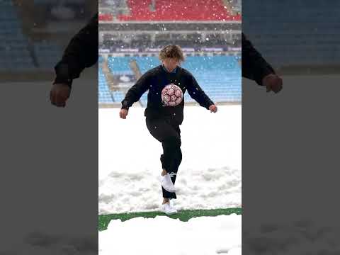 Do you like snow? Adrian Krog Seems to like it! #norway #freestylefootball