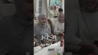 Download lagu Hasna was constantly flirting with KDM while visiting the Pakuan Building. mp3