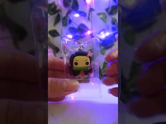 Vídeo relacionado con Funko Pop! Keychain: Demon Slayer - Nezuko - Guardianes de la Noche - Minifigura de Vinilo Coleccionable Llavero Original - Relleno de Calcetines - Idea de Regalo - Mercancia Oficial - Anime Fans