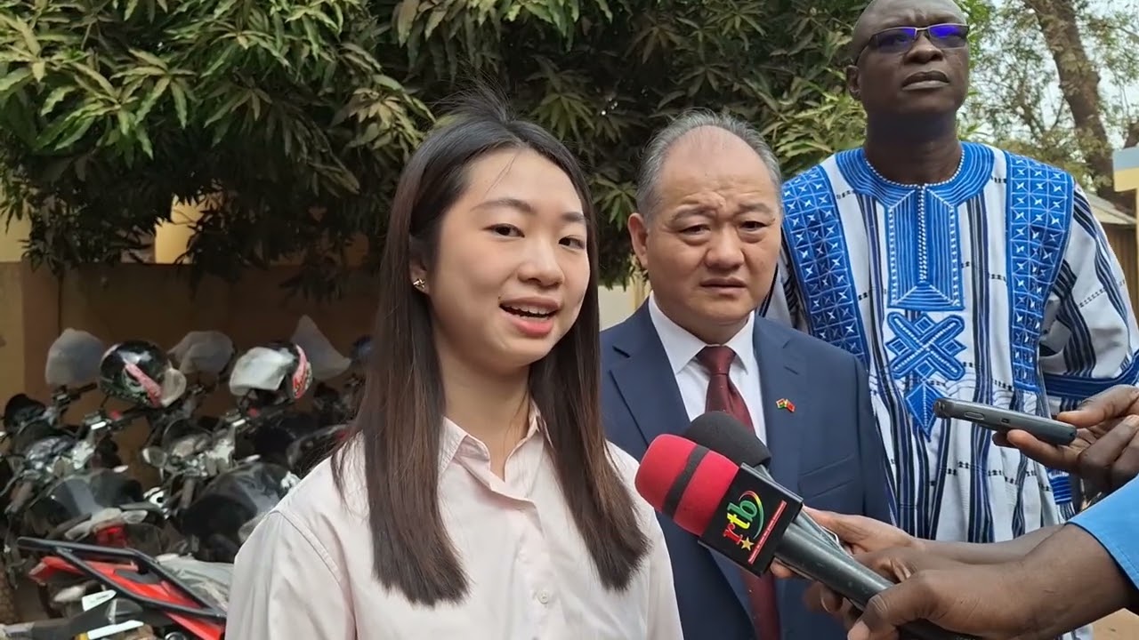 Don de motos de l’Ambassadeur de la Chine à la RTB  