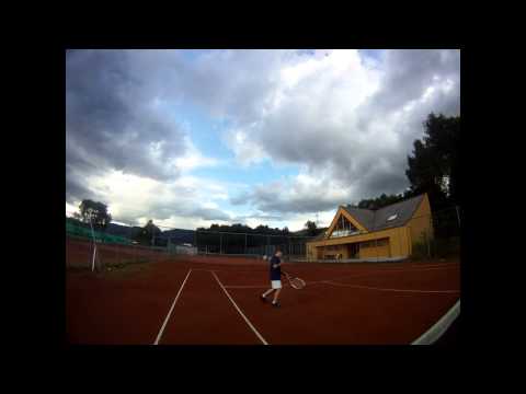 Øystein viser tennistriks