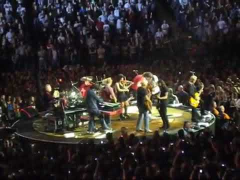 Foo Fighters at the O2 (feat. Brian May & Roger Taylor)