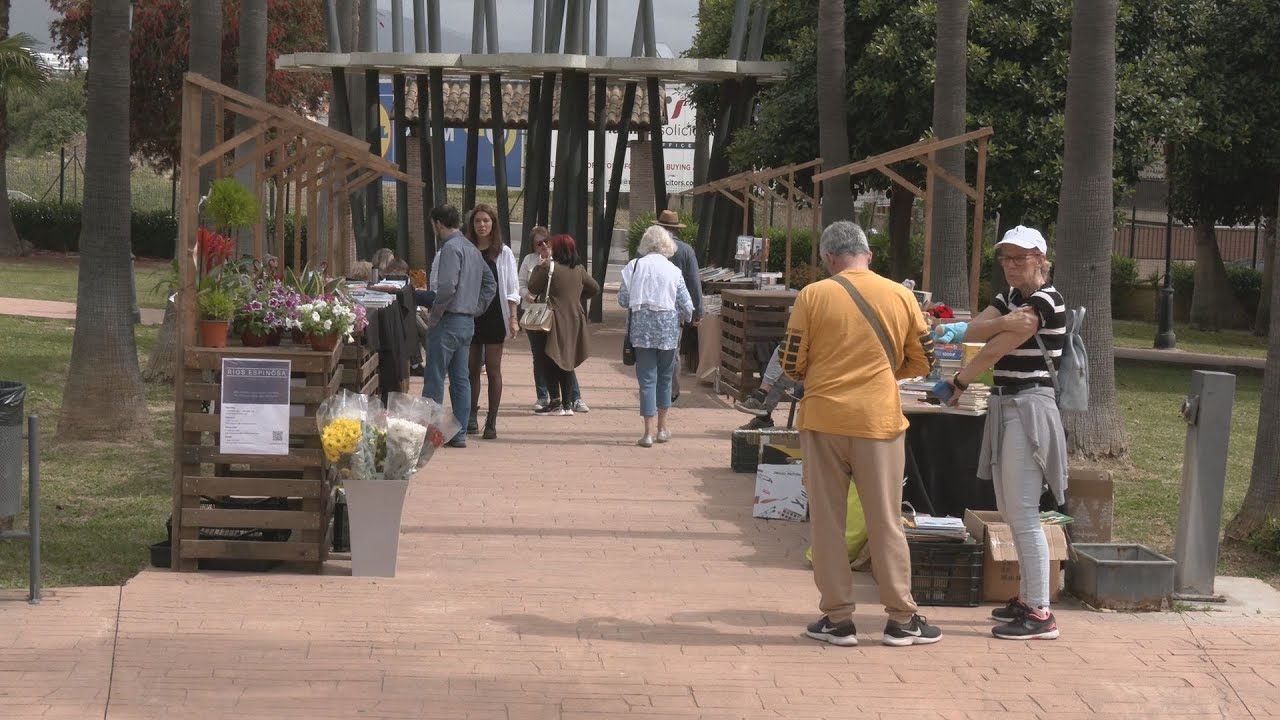 Numerosa afluencia en la Feria del Libro