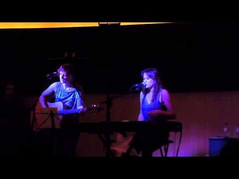 Rebeca Jiménez y Vicky Gastelo - I Try (Macy Gray) - Planetario Pamplona (12-04-2013)