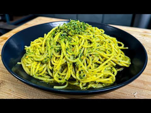 Mit diesem Rezept musst du nie wieder Pesto kaufen | Spaghetti mit Pesto