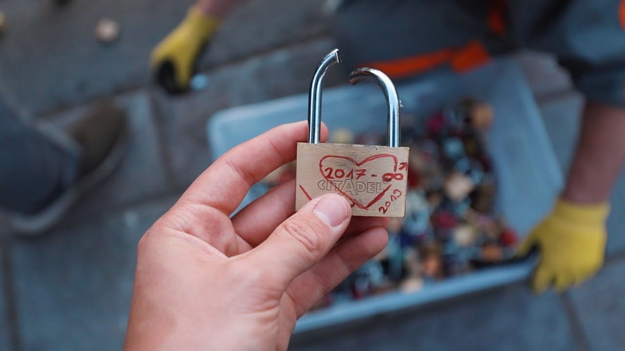 Can you still put padlocks on the bridge in Amsterdam? Tipseri