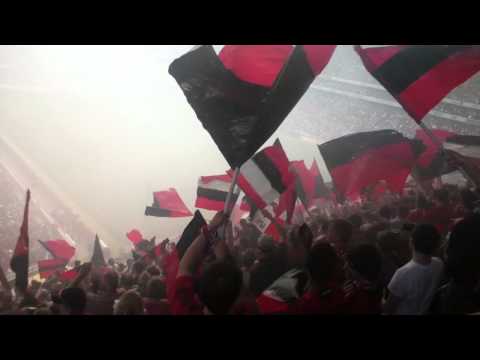 1. Fc K*ln-Bayer Leverkusen: Bengalos und Rauchbomben im Kölner-Gästeblock (30.04.11)