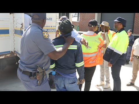 Undocumented workers jump over walls during labour department raid