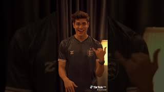 Download lagu TIK TOK AISAR KHALEED... mp3