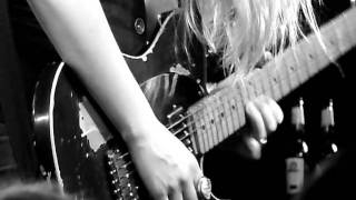 Joanne Shaw Taylor  B/W Blackest Day. Manchester Academy 3  28.05.2011